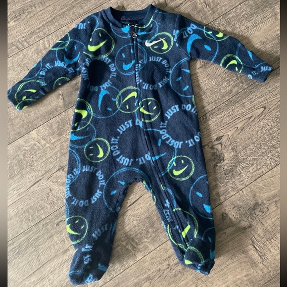 Nike baby zip up footie - Picture 1 of 3